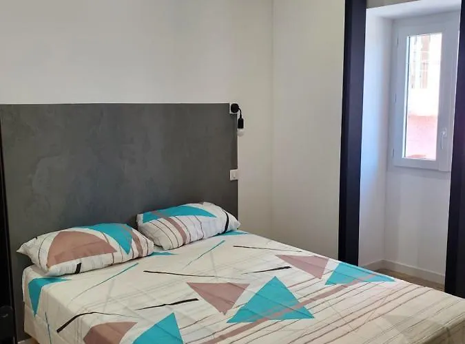 לינה וארוחת בוקר D'hote Straboni בסטיה